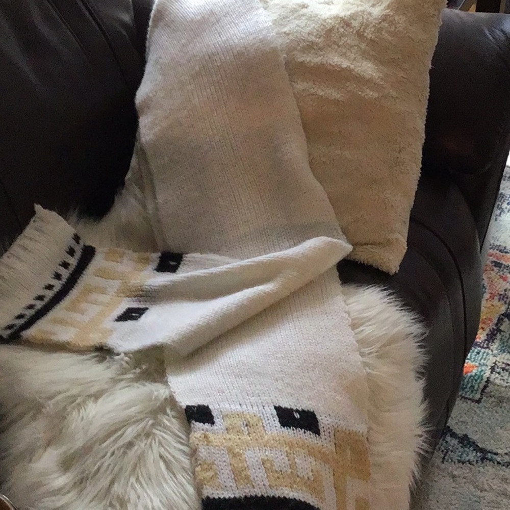 Scarf. - Picture 3 of 4